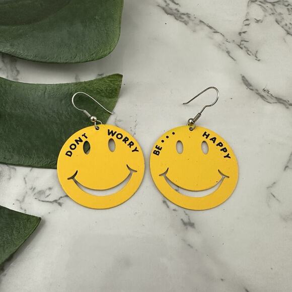 Vintage 90s Dont Worry Be Happy Smiley Face Earrings Yellow Metal Round - Picture 1 of 3